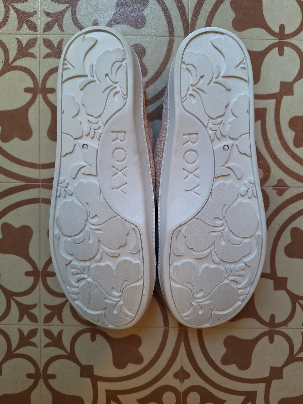 Roxy light tan